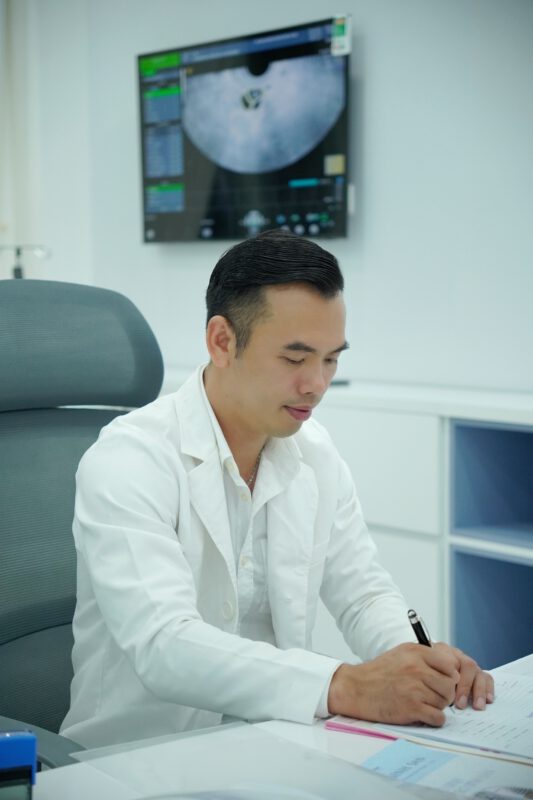 BS Thân Trọng Thạch khám và tư vấn về vấn đề Sau mổ lấy thai có sinh thường được hay không tại Phòng khám Mẹ và Bé